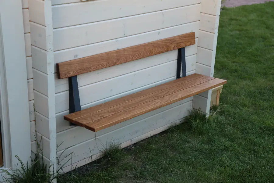 Avsvalningsbänk till bastustuga