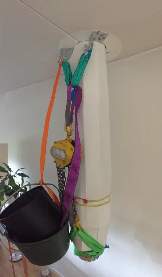 Inplastad skorsten inför återmontering